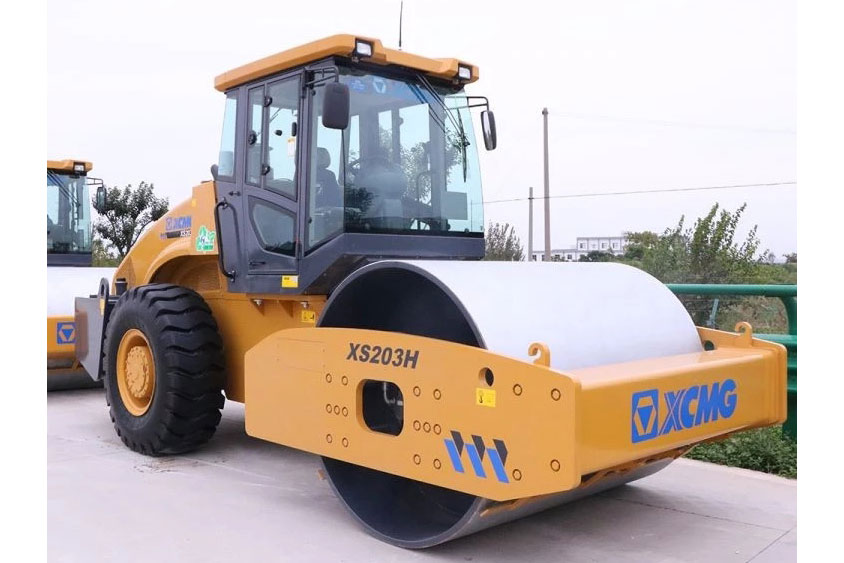XCMG XS203H Hydraulic Single Drum Vibratory Roller